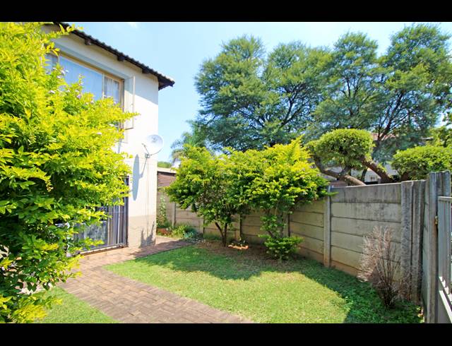 2 BEDROOM TOWNHOUSE FOR SALE IN NORTH RIDING